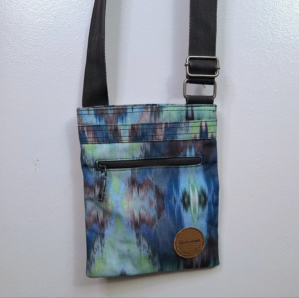 Dakine Jive Crossbody Bag Tie Dye Artsy Coastal Summer Colorful Lightweight - Picture 2 of 16